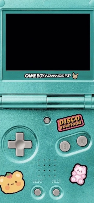 Console portable Game Boy Advance SP vert menthe métallique avec autocollants mignons et écran noir.