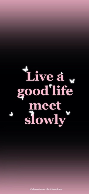 검정 배경에 핑크색으로 적힌 'Live a good life meet slowly' 문구와 나비 일러스트가 포함된 배경화면.