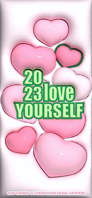 Glänzende rosa 3D-Herzen auf weißem Hintergrund mit grünem Text 2023 love YOURSELF.