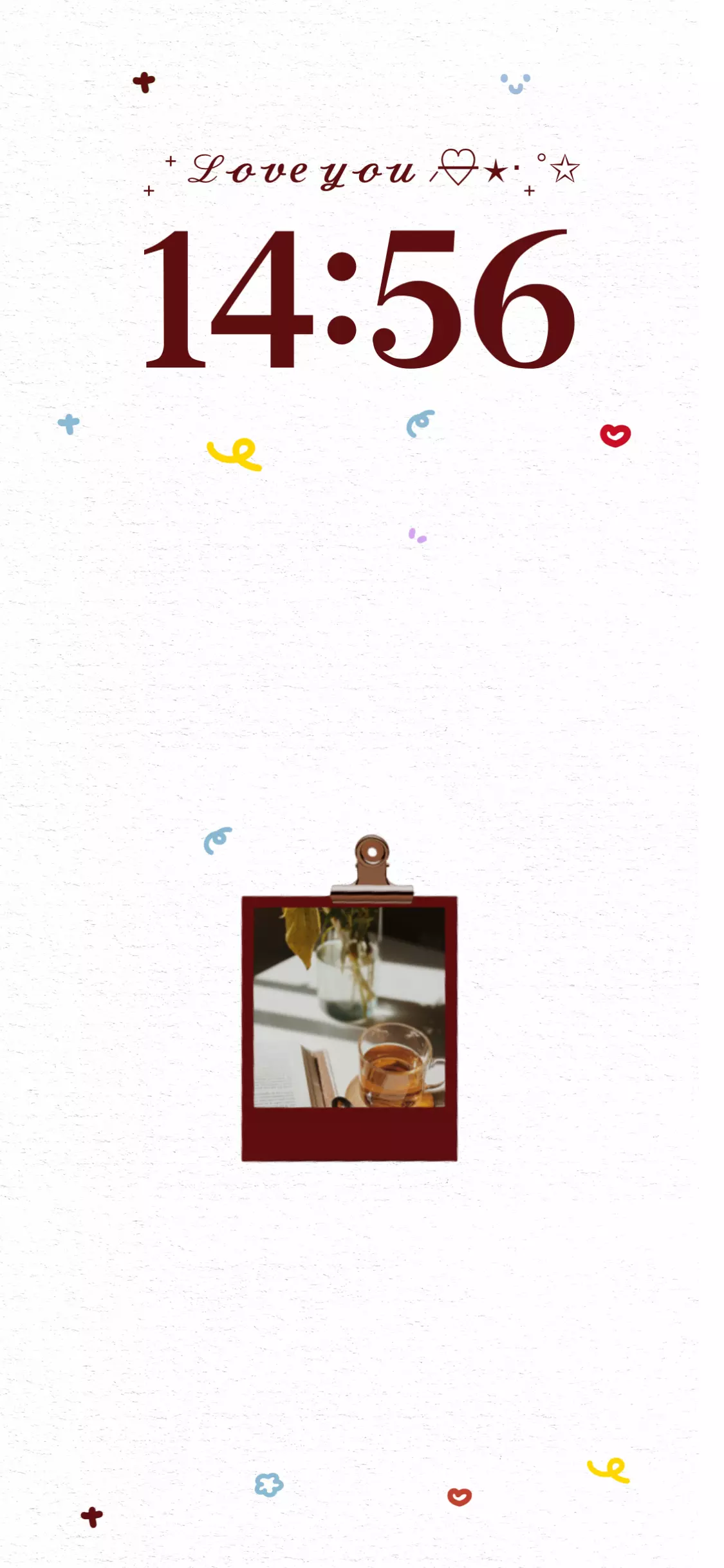 Minimalistische weiße Wallpaper-Vorlage mit anpassbarem Polaroid-Rahmen und bunten Zeichnungen.