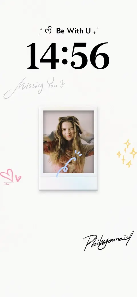 Aesthetic Polaroid frame live wallpaper with handwritten notes and hearts for a personalized mobile lock screen.