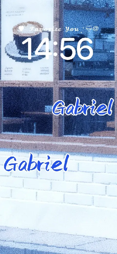 コーヒーポスターとレンガの壁があるカフェ風の動く壁紙テンプレート。名前などのテキスト入力が可能。