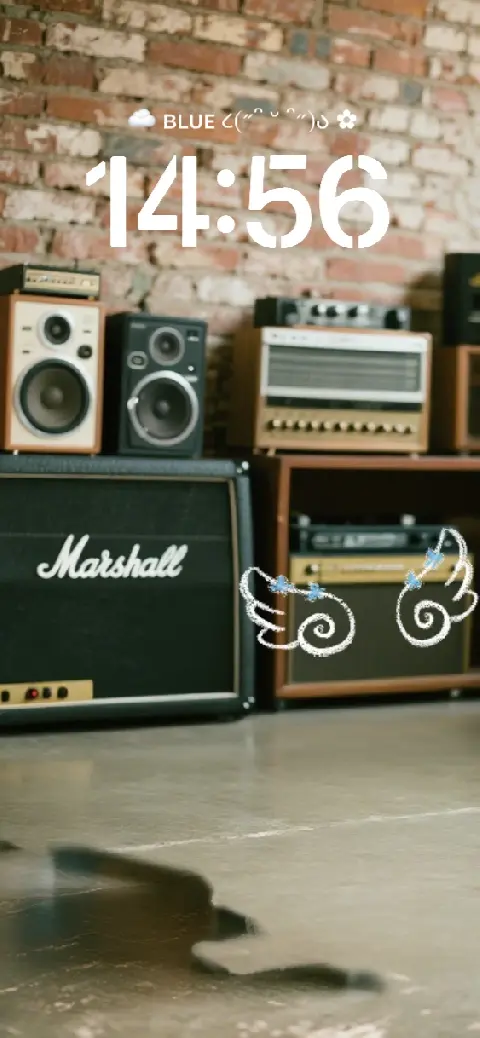 Fondo de estudio de música con amplificadores Marshall y pared de ladrillo, plantilla personalizable para fondo de pantalla animado.