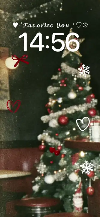 赤いオーナメントとハートのスタンプが可愛いクリスマスツリーのカスタマイズ用動く壁紙。