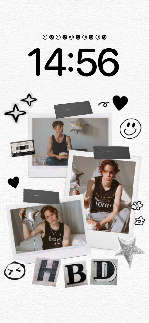 DIY-Wallpaper-Vorlage mit weißer Papierstruktur, drei Polaroid-Rahmen, schwarzem Klebeband und handgezeichneten Sternen.