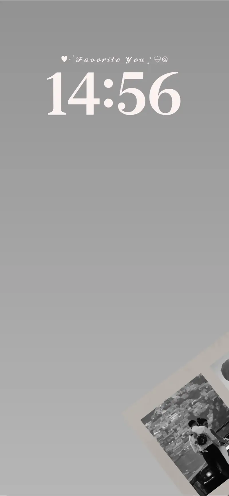 Minimalistische graue Hintergrundvorlage mit anpassbarem Polaroid-Fotorahmen und bearbeitbarem Text für ein DIY-Live-Wallpaper.