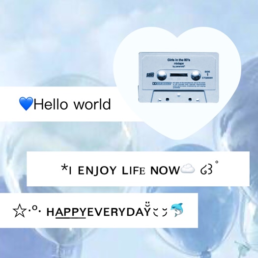 Y2K Fotocollage Vorlage mit blauem Himmelshintergrund, einem Herzrahmen mit einer Retro-Kassette und verschiedenen Textaufklebern mit Emojis.