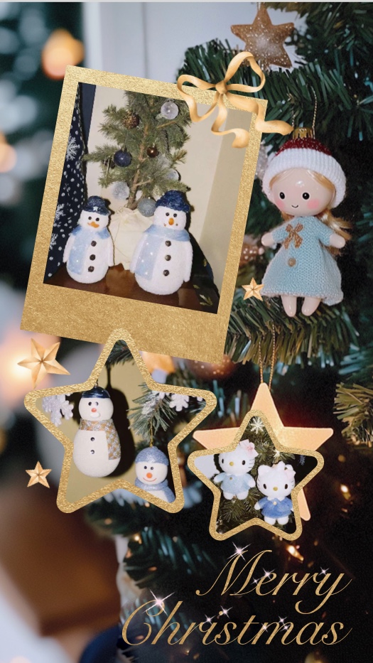 Modèle de montage photo de Noël avec un cadre polaroïd doré et deux cadres en forme d'étoile, décoré de rubans et d'étoiles dorées avec l'inscription Merry Christmas.